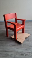 Stapelbarer Stuhl mit Flacharmlehnen 26 cm Orange inkl.Fußbank